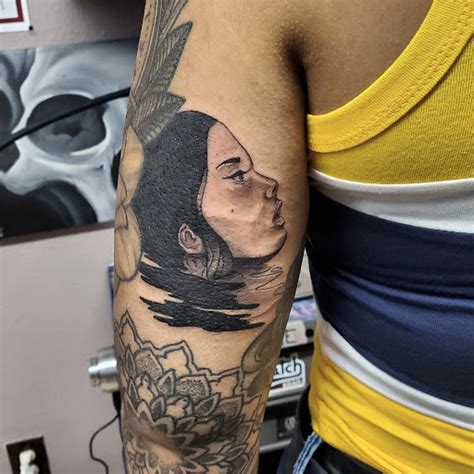 Looking For A Minimalist Tattoo Artists In Seattle Wa Browse Our List Looking For A Minimalist Tattoo Artists In Seattle Wa Browse Our List